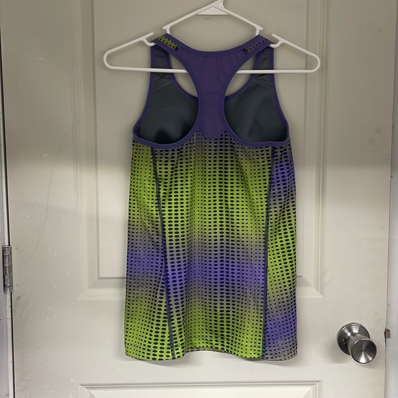 Women’s Nike workout tank top size medium - Picture 4 of 4